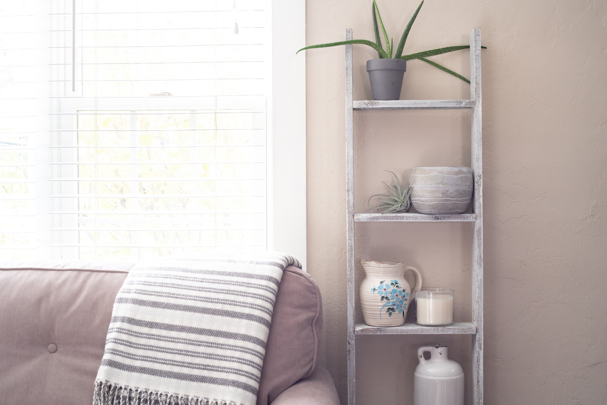 Rustic Farmhouse Throw Blanket Bookcase Ladder